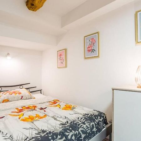 Apartma N'Poznam Tobacna リュブリャナ エクステリア 写真