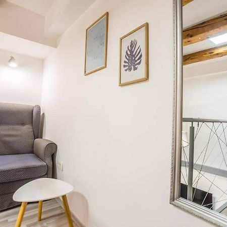 Apartma N'Poznam Tobacna リュブリャナ エクステリア 写真