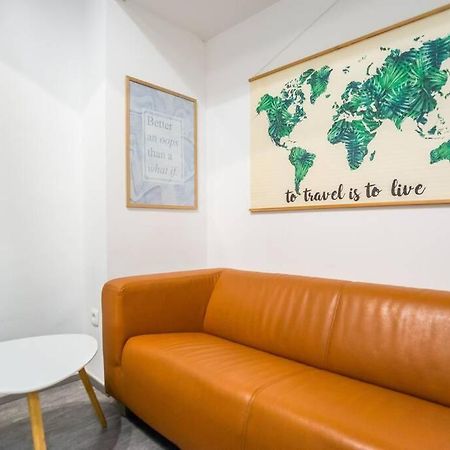 Apartma N'Poznam Tobacna リュブリャナ エクステリア 写真