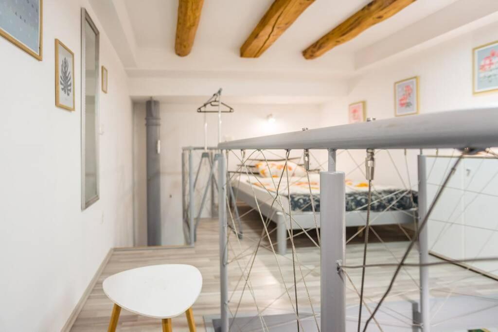 Apartma N'Poznam Tobacna リュブリャナ エクステリア 写真