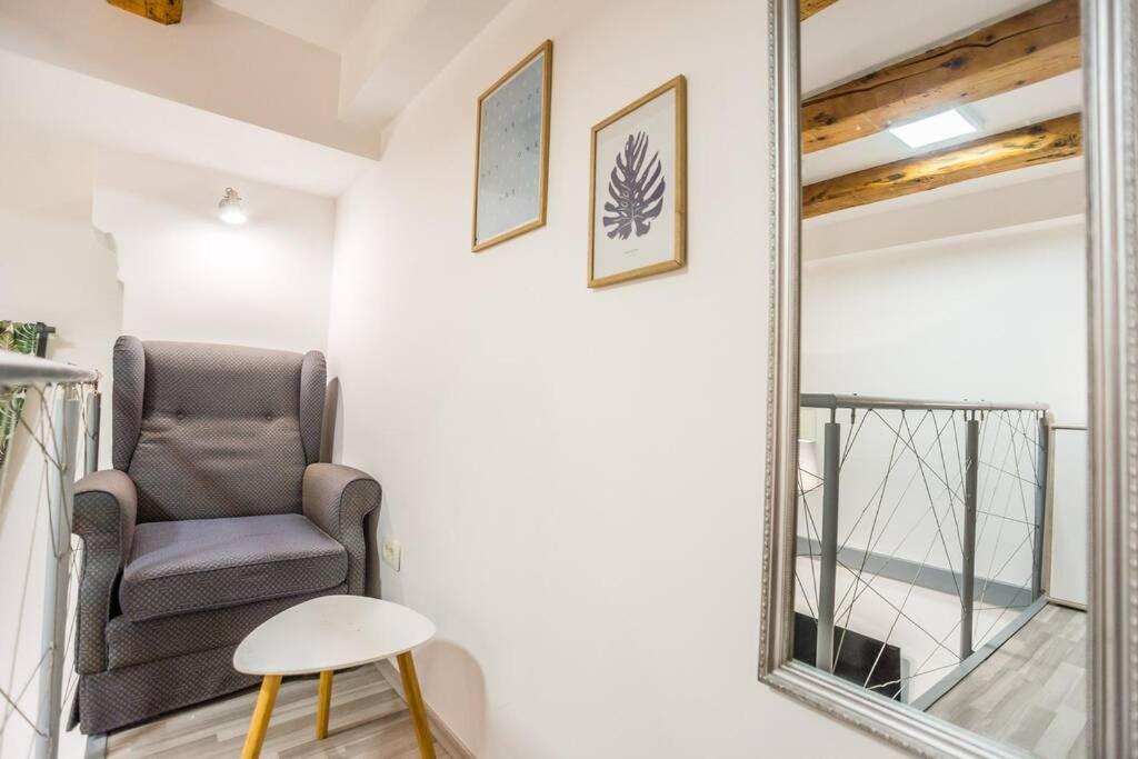 Apartma N'Poznam Tobacna リュブリャナ エクステリア 写真