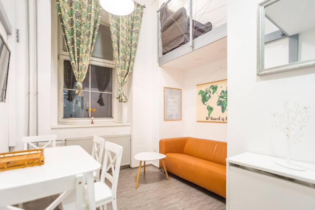Apartma N'Poznam Tobacna リュブリャナ エクステリア 写真